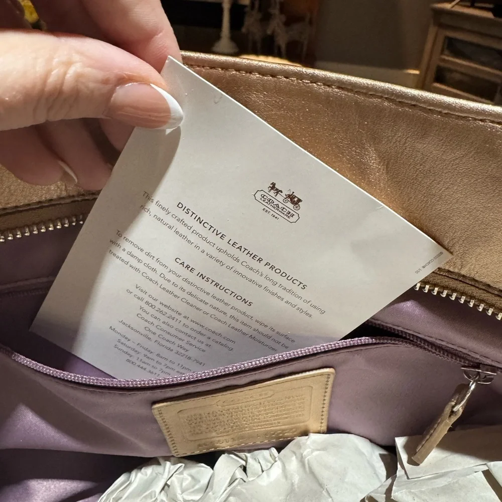 Gold Coach Purse - Picture 6 of 9